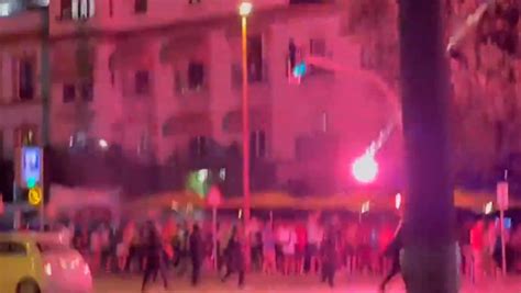 Video Shocking Scenes From Seville Riot Police Intervene Champions 67