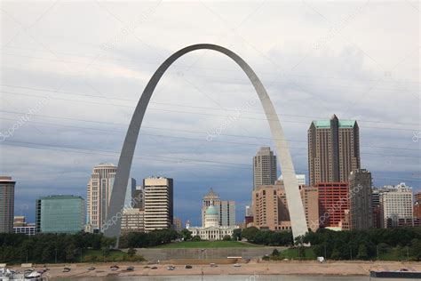 St Louis Skyline Gateway Arch Stock Photo By ©ffooter 2542625