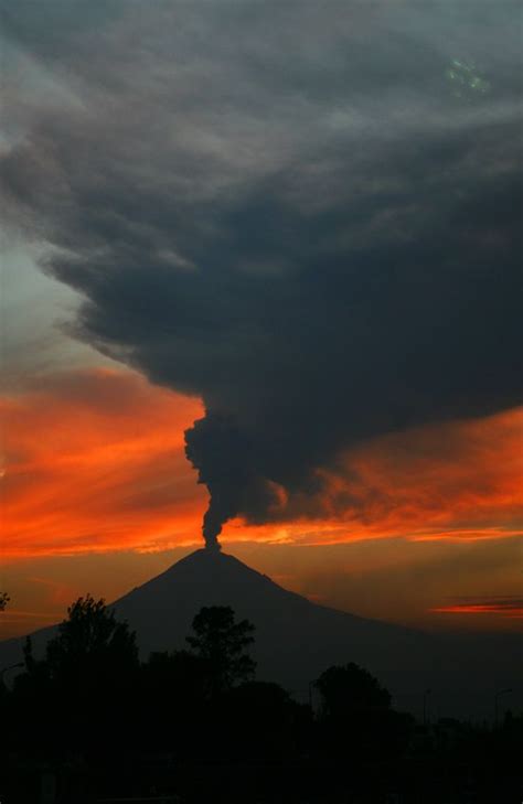 Best Scenic Views Volcano At Sunset