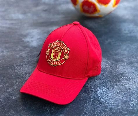 The manchester united logo has been changed many times and the original logo has nothing to do with the nowadays version. Картинки ФК Манчестер Юнайтед (30 фото) • Прикольные ...