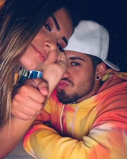Em suas redes sociais o cantor gravou um vídeo comentando sobre o clique. Neymar posta foto com namorada de Zé Felipe e cantor ...