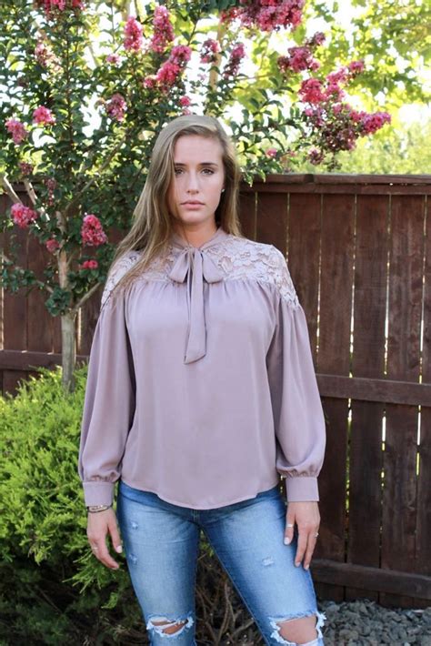 Slice Of Heaven Blouse This Stunning Blouse Features A Darling Collared