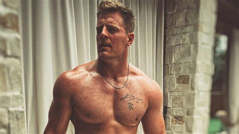 Look J J Watt Really Wants To Share A Topless Photo With You