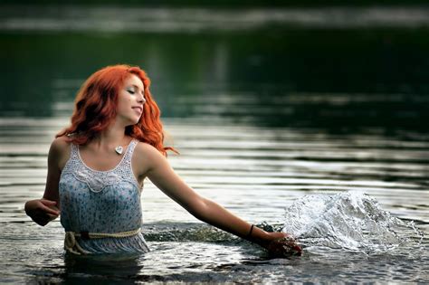 Hintergrundbilder Sonnenlicht Frau Rothaarige Modell Porträt Meer Wasser Fotografie