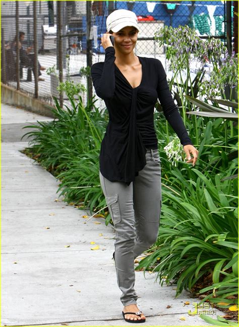 Halle Berry And Olivier Martinez Picnic Lovers Halle Berry Photo 23814975 Fanpop