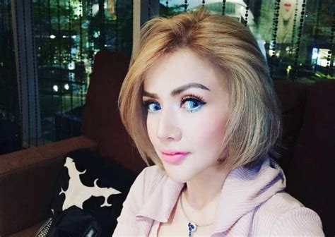 Penampilan barbie kumalasari makin hari semakin cetar saja. Barbie Kumalasari Klaim Suara Terlalu Bagus hingga Layak Masuk MURI : Okezone Celebrity