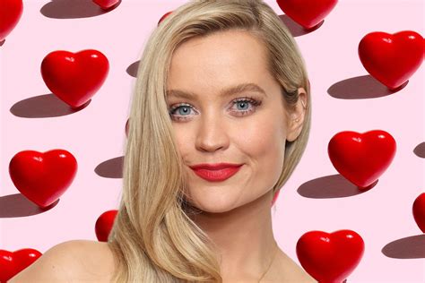 Love Islands Laura Whitmore Twitter Abuse Is A Bekind Reminder