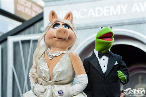 Miss Piggy And Kermit The Frog At The 2012 Oscars In Los Angeles