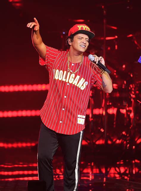 24k magic is a braggadocious party anthem described by bruno mars as an invitation to the party of his third album of the same name. Bruno Mars 24K Magic Tour « FOH | Front of House Magazine