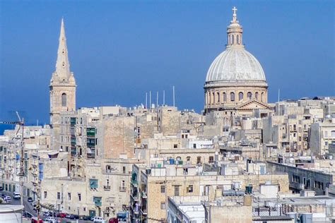 Malta heißt seine ersten weiblichen feuerwehrmänner willkommen! Maltas schöne Hauptstadt Valletta