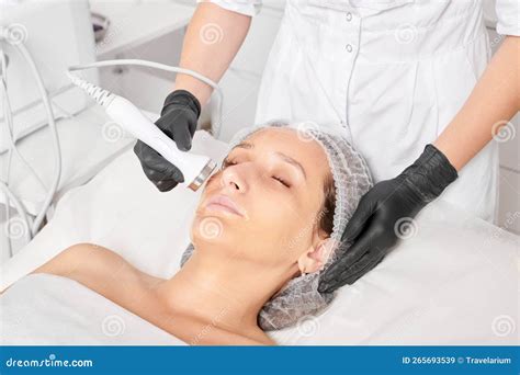 Cosmetologist Makes Ultrasound Skin Tightening For Rejuvenation Woman