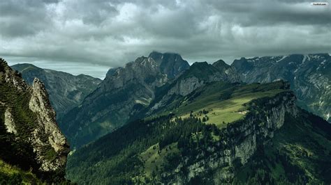 Österreichs bahnfahrer genießen auf der zugtoilette am liebsten den ausblick auf die idyllische heimische berglandschaft. Pin von Rachel Smith auf Media II | Berglandschaft ...