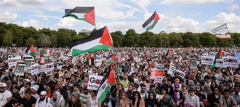 Londons Gaza Protest Attracts Tens Of Thousands Pictures Huffpost