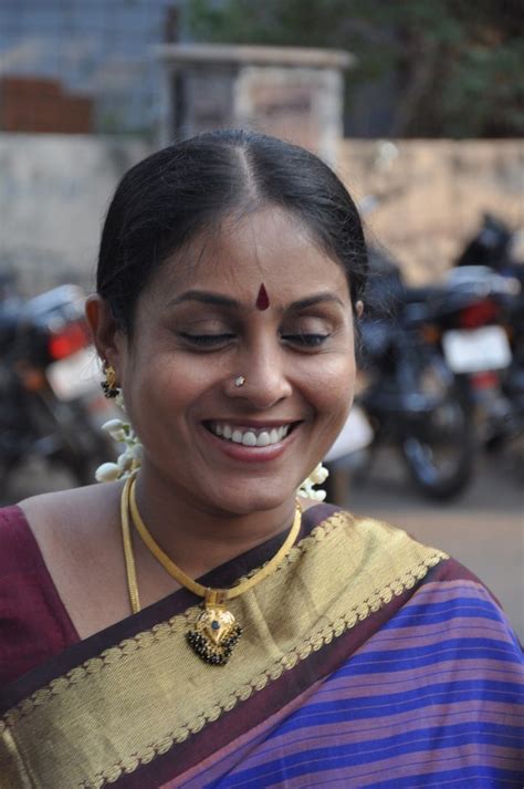 İnsanlar facebook'u arkadaşlarından haberdar olmak, sınırsız sayıda. Picture 14724 | Tamil Actress Saranya Ponvannan Latest ...