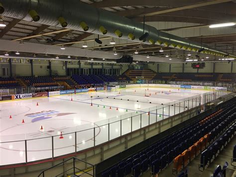 Thialf is meer dan een ijsbaan. Thialf IJshockeyhal per direct gesloten vanwege onveilige ...