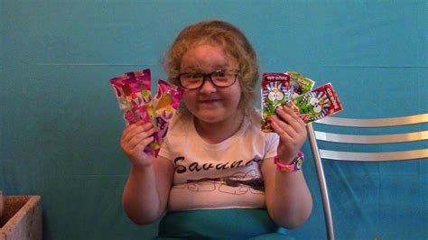 Катя пробует конфеты kate tries candy youtube
