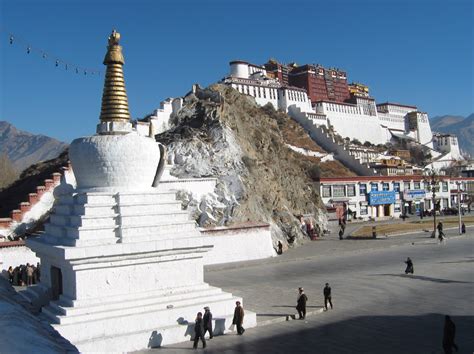 The Potala Dalai Lamas Palace China Tibet Travel And Tourism