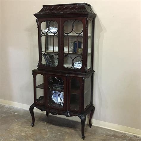 While curio cabinets and china cabinets have much in common, they are intended for slightly different storage purposes. 19th Century English Curio Cabinet For Sale at 1stdibs