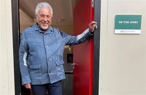 Tom Jones Illness And Health Before Death Did He Die Of Cancer