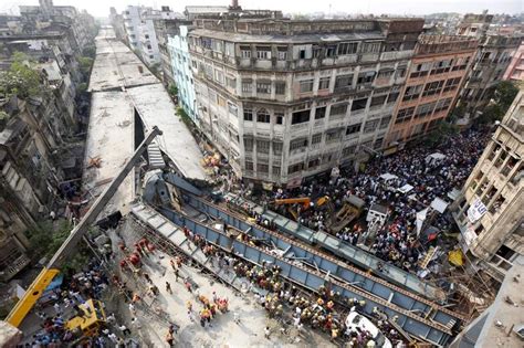 India Overpass Collapse Kills 14 Scores Feared Trapped ロイター