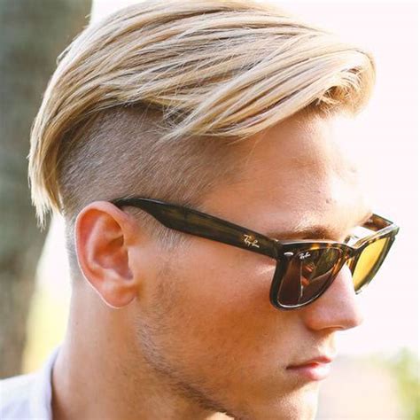 Singers such as sisqo, chris brown and athletes like mario balotelli, djibril cissé, alexandre song, rigobert song, denis rodman have all. 40 Best Blonde Hairstyles For Men (2021 Guide)