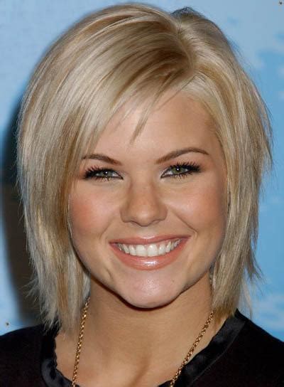 Being slightly upgraded each season, it does remain fashionable from year to year. Short Hairstyles for Round Faces | Hairstylescut.com