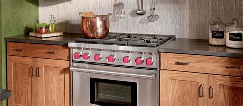 The wolf 36 gas range 6 burner (gr366) rangetop has performance features born of professional kitchens along with the most versatile cooktop configuration available. 36" Gas Range - 6 Burners (GR366) Wolf Rangetop
