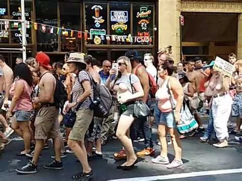 Go Topless Pride Parade New York Desfile En Topless Youtube