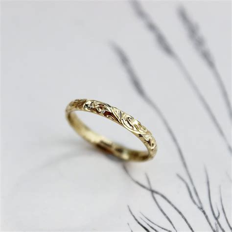 18ct Gold 25mm Floral Engraved Ring Rust