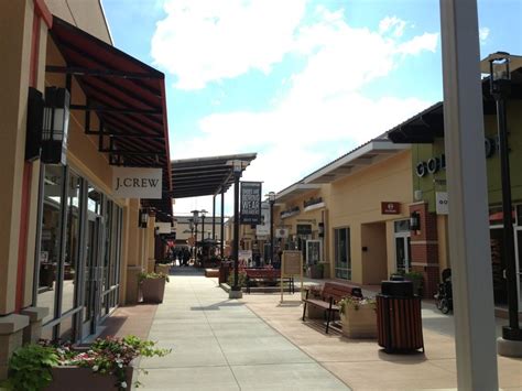 Louis outlet mall is the destination for shopping, dining, and entertainment in st. St. Louis Premium Outlet Mall i Chesterfield, MO (With ...