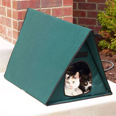 For those who care for an outdoor cat, having a suitable shelter is important. The Only Outdoor Heated Multi Cat Shelter - Hammacher ...