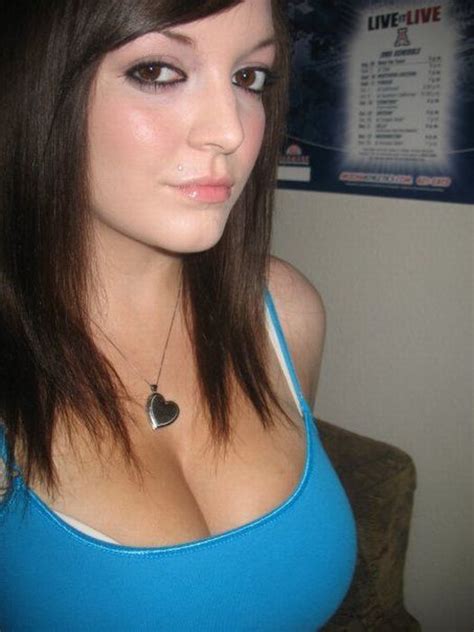 Epic Cleavage Girl 15 Pics