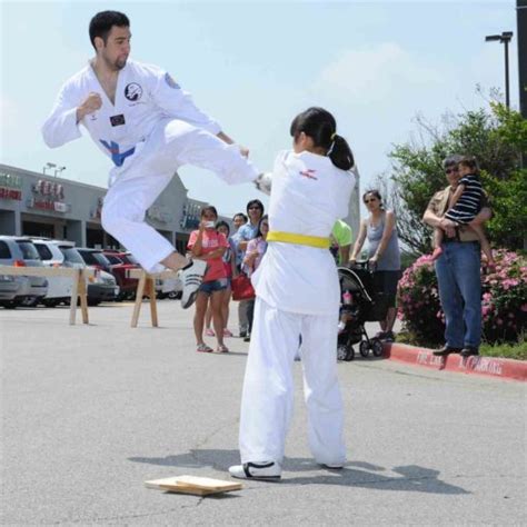 TKD Training at Min's Taekwondo - Master Min's Taekwondo