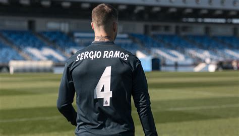 Das trikot für die weiblichen fans von real madrid überzeugt mit strategischen ventilationszonen und. adidas Launch Real Madrid 2018/19 Home & Away Shirts ...