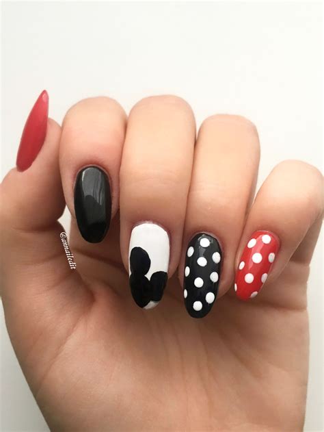 Simple Mickey Mouse Nail Design Disney Gel Nails Disney Nails