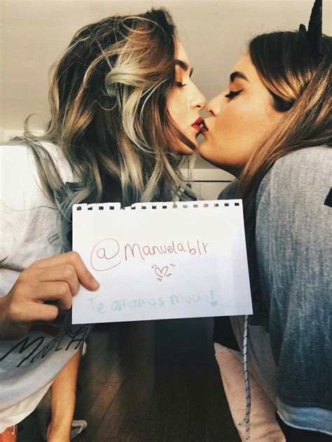 Pin De Aissa Life En Cute Couples Calle Y Poche Lesbianas Bes Ndose Parejas De Famosos
