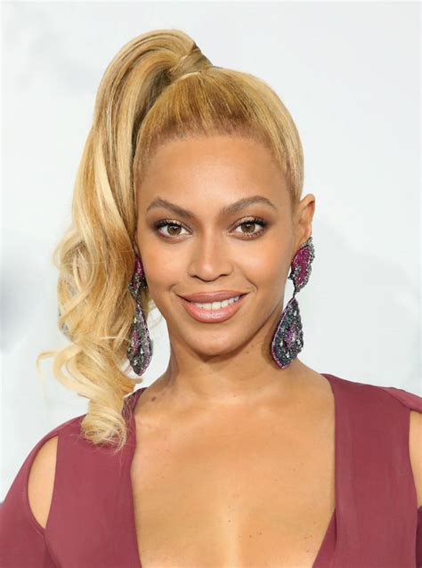 Beyonces Feeling Myself Performance Ponytail Is Giving Us New Hair