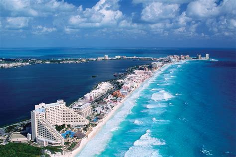 Cancún is a city in southeast mexico on the northeast coast of the yucatán peninsula in the mexican state of quintana roo. CANCUN, une ville de rêve, un exemple de développement ...