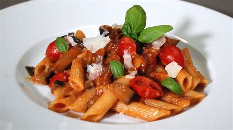 Ricette estive facili e veloci? Pasta con melanzane - Ricette facili e veloci - YouTube