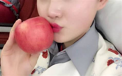 You Can Buy Apples Kissed By Flight Attendants For 20 Online Apple