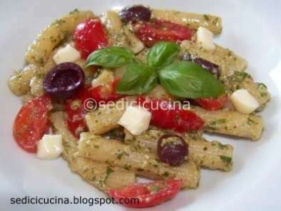 Aggiungete i pomodorini e il tonno. Pasta fredda al pesto, con pomodorini, scamorza, ed olive ...