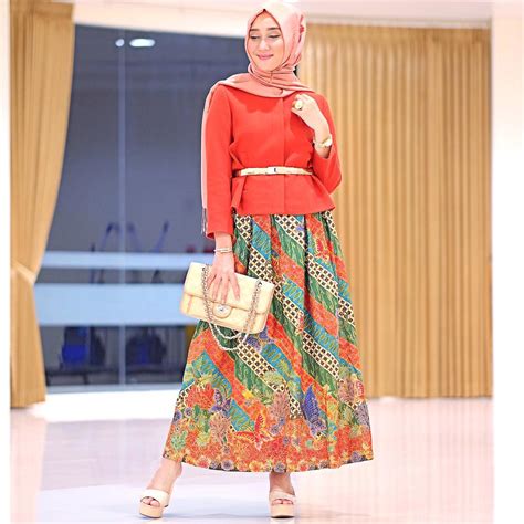 From malay dian, from classical malay dian, from javanese diyan, from old javanese dīpa, possibly from prakrit, from sanskrit दीप (dīpa). Pilihan Model Baju Hijab Dian Pelangi Terbaru 2016