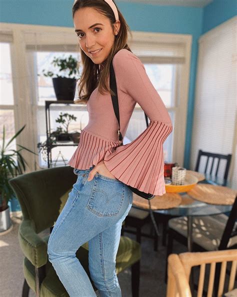 Pink Outfit With Denim Jeans Legs Picture Vacation Outfit Ideas Casual Outfits Pink Denim