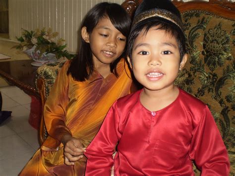 Nonton online di vidio ratusan umat hindu di desa patoman, kabupaten banyuwangi, jawa timur, merayakan hari raya nyepi dengan cara sederhana. suasana hari raya di kampung :: PERSATUAN KELUARGA HJ ...