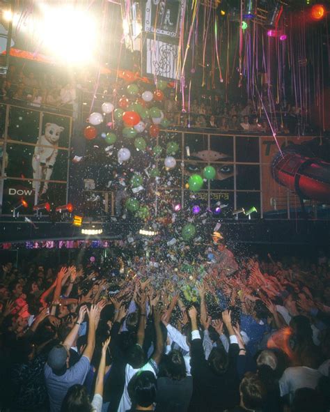 30 Photos That Show Just How Insane The 90s Club Scene Really Was