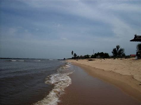 Laut adalah salah satu bagian terbesar dari bumi yang menyimpan berbagai macam sumber daya alam. Pantai Ujung Pandaran - GoTravelly