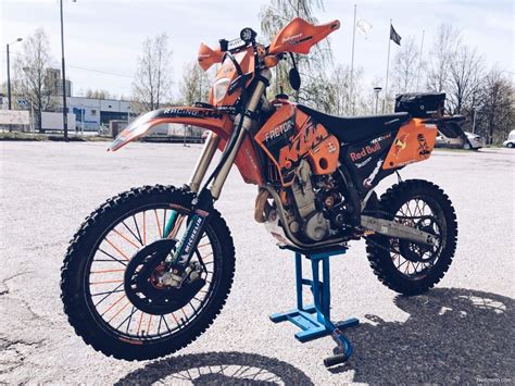 Description, history and facts about ktm 400 exc. KTM 400 EXC Racing VALKOKILPI, HUOLLETTU LIIKKEESSÄ 400 ...