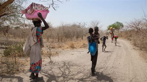 Die 2001 ausgetragenen kampfhandlungen können jedoch kaum mehr auf die ursächliche konfliktkonstellation ende der 1980er jahre. Helfer: 280'000 Kinder in Somalia vom Hungertod bedroht