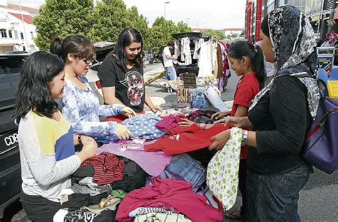 Some scientific research has studied people's shopping habits at car boot sales. aku Dayat: Hot di Bangi : Car Boot Sales