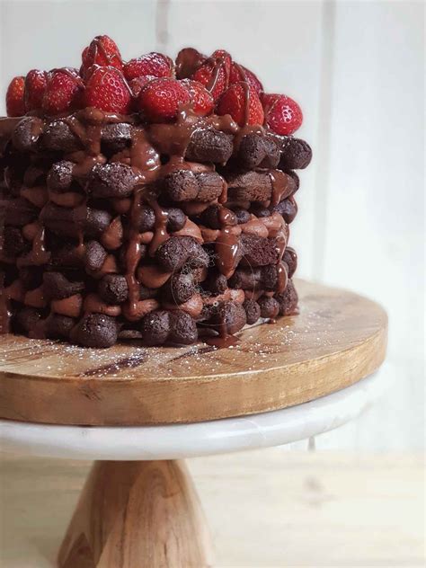 The coconut, caramel, and chocolate combination found in this chocolate recipe make it unique and tasty. Chocolate Waffle Cake, Something Unique, chocolate cream ...